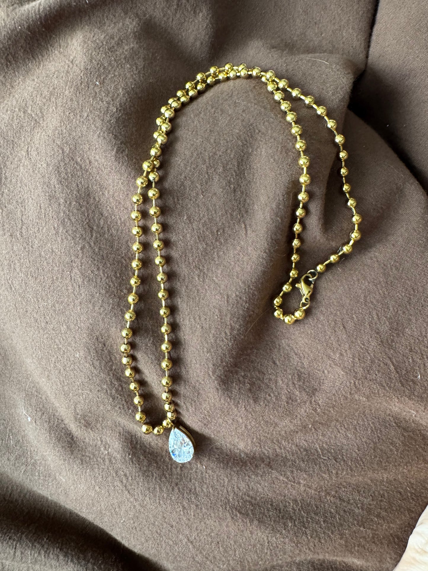 DROP NECKLACE