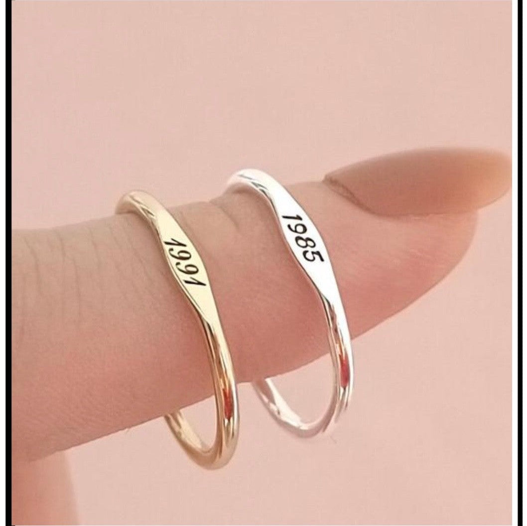 RECORD RING, engraved gold and silver bands